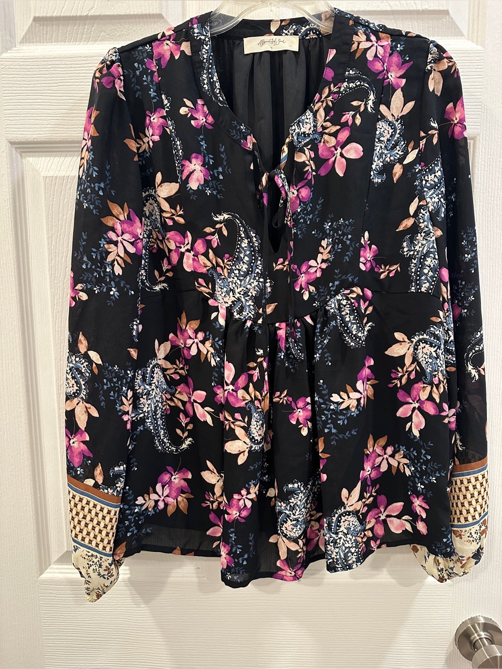 A beautiful soul flowy mixed print blouse size X/XL EUC